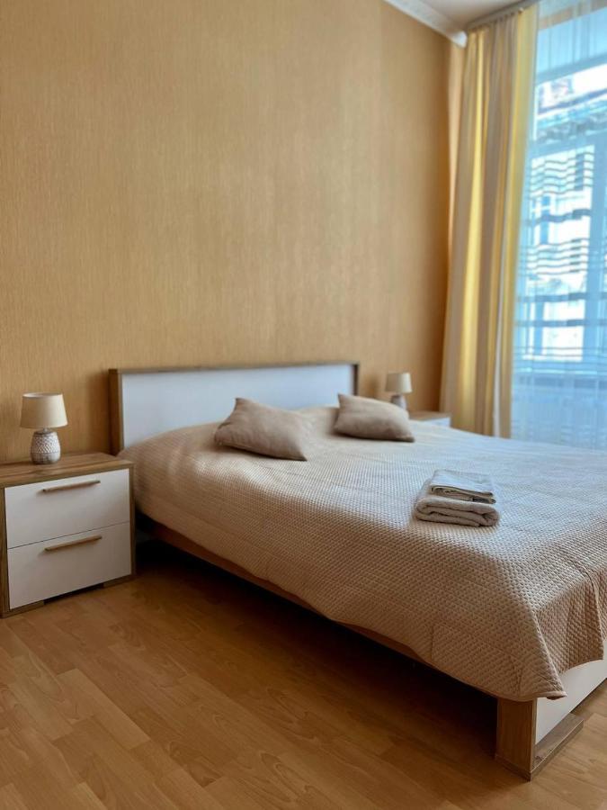 Apartment On Hnatiuka With Parking Lviv Luaran gambar