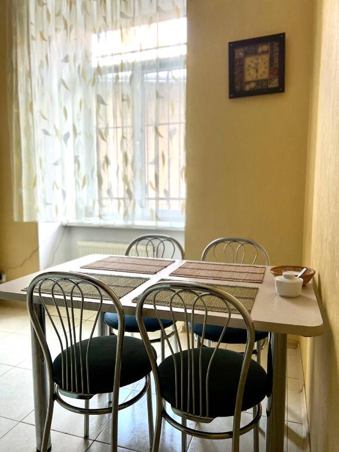 Apartment On Hnatiuka With Parking Lviv Luaran gambar
